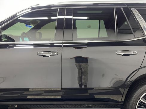 Used 2025 Chevrolet Tahoe High Country AWD/4WD image 15