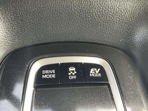 Used 2025 Toyota Corolla LE FWD image 37