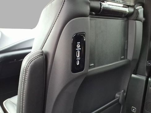 New 2026 Chrysler Pacifica Limited w/ Uconnect Theater Family Group image 17