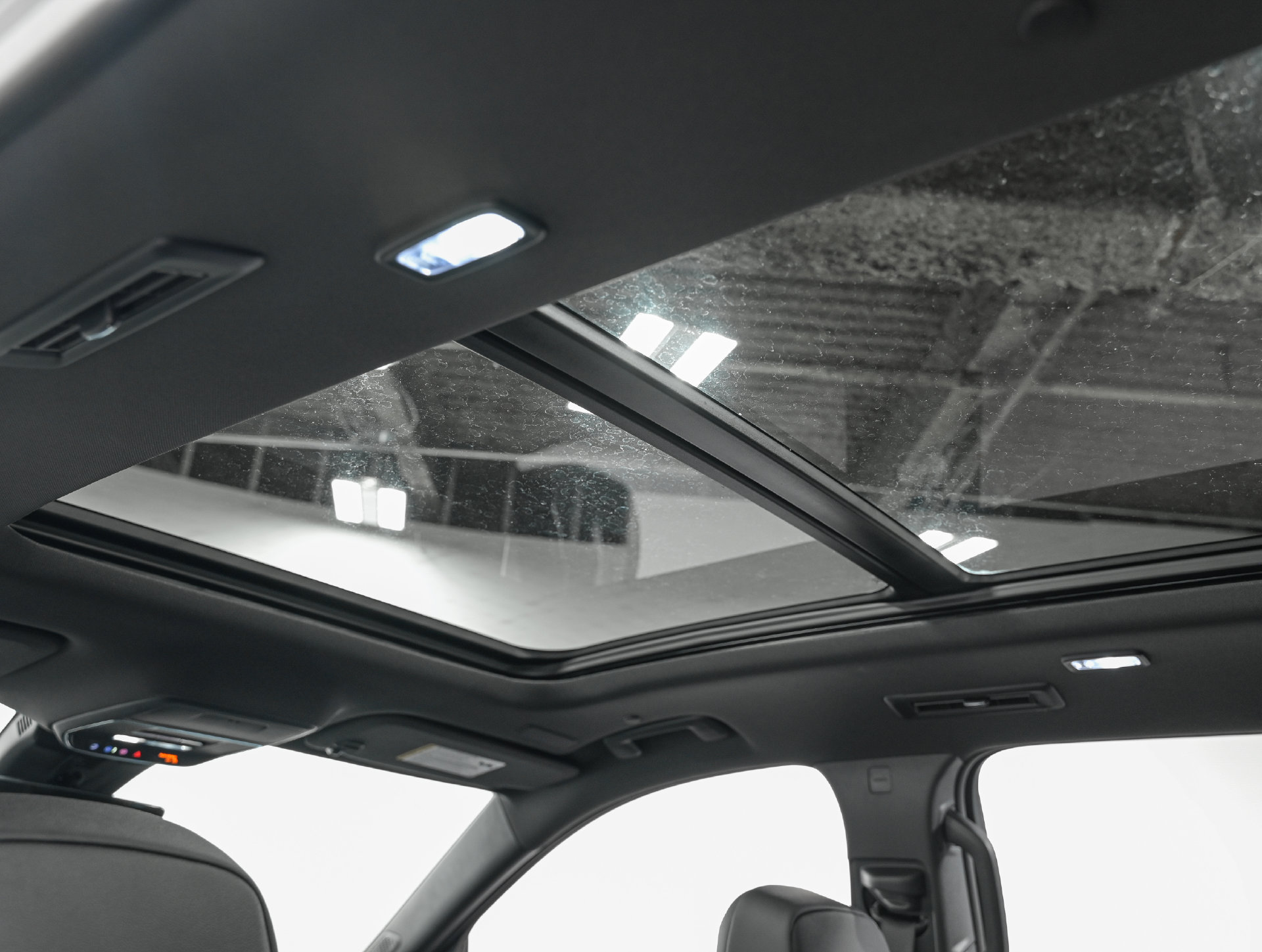 Used 2026 Chevrolet Traverse RS FWD image 25