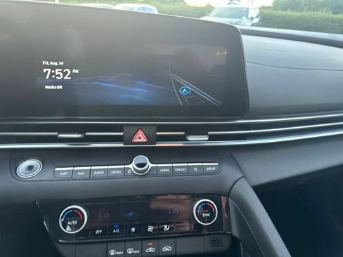 Used 2024 Hyundai Elantra SEL FWD image 12