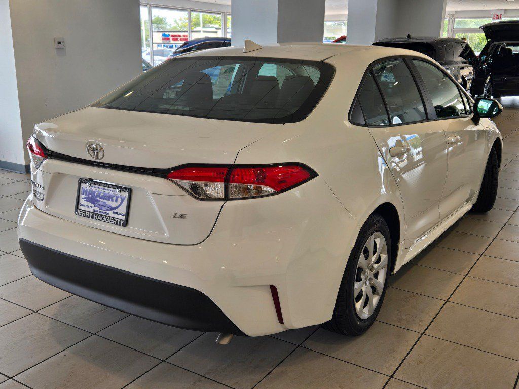 Used 2025 Toyota Corolla LE FWD image 9