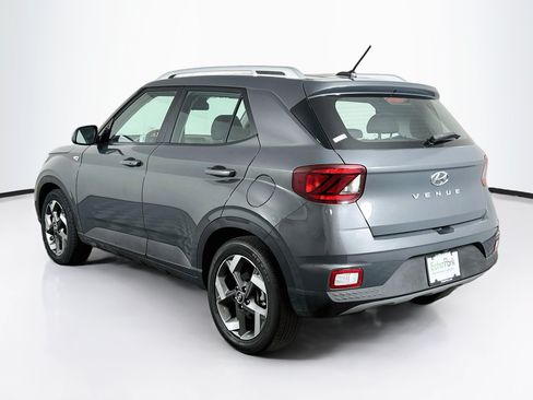 Used 2025 Hyundai Venue SEL FWD image 5