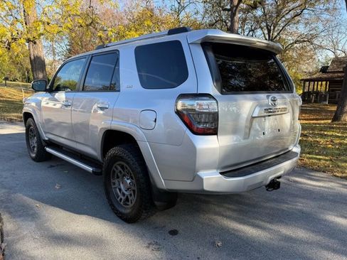 Used 2019 Toyota 4Runner SR5 image 9