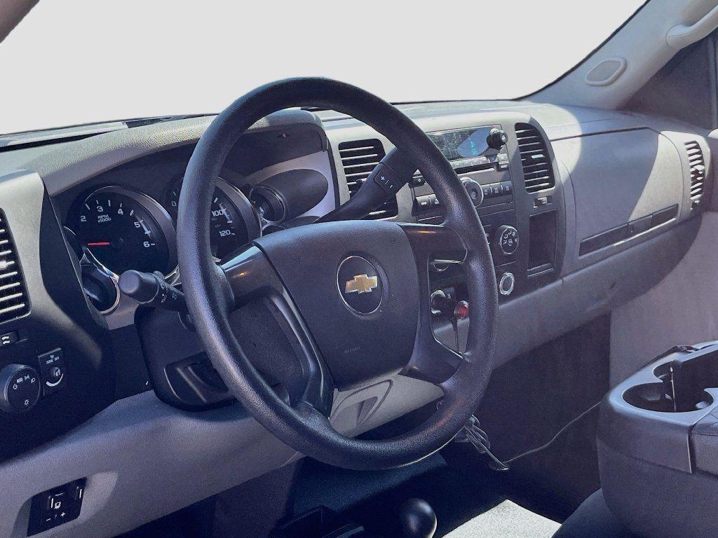 Used 2011 Chevrolet Silverado 2500 W/T AWD/4WD image 9