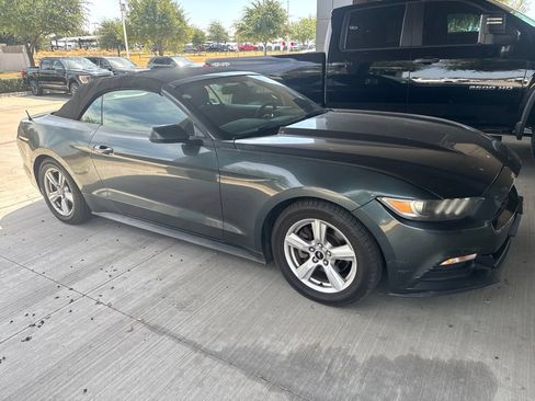 Used 2015 Ford Mustang Convertible RWD image 1