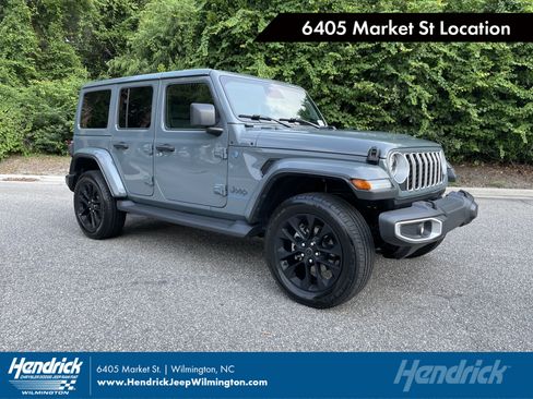 Used 2025 Jeep Wrangler Unlimited Sahara AWD/4WD image 1