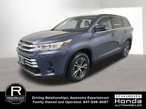 Used 2019 Toyota Highlander LE AWD/4WD image 2