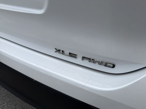 Used 2023 Toyota Highlander XLE AWD/4WD image 8