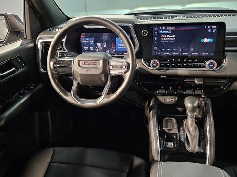 Used 2024 GMC Canyon Elevation w/ Elevation Premium Package image 9