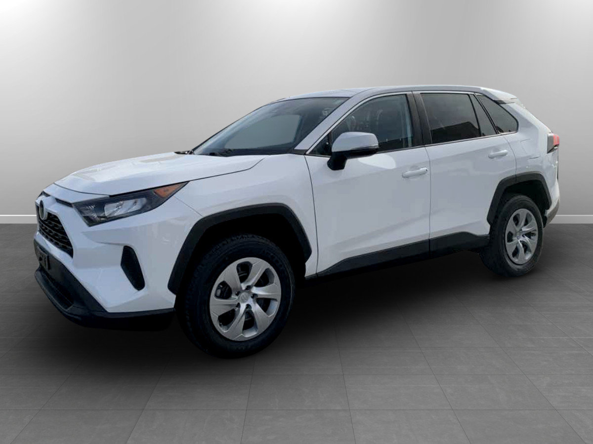 Used 2022 Toyota RAV4 LE AWD/4WD image 3