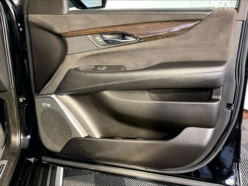 Used 2015 Cadillac Escalade Platinum AWD/4WD image 22
