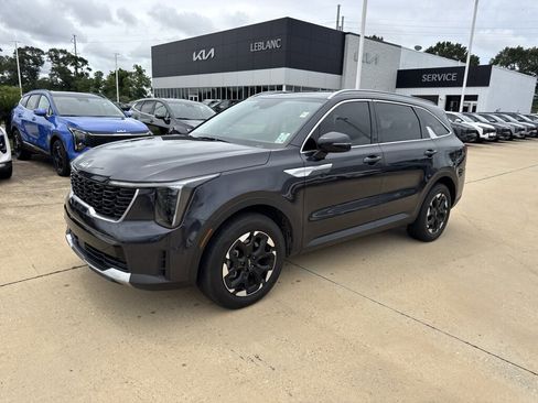 Certified 2025 Kia Sorento S FWD image 2