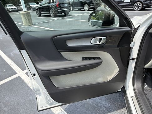 Certified 2025 Volvo XC40 B5 Ultra AWD/4WD image 14