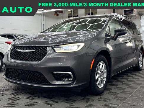 Used 2021 Chrysler Pacifica Touring-L image 1