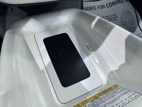 Used 2017 Toyota Prius Prime Premium image 28