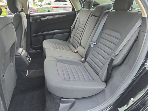 Used 2017 Ford Fusion SE w/ Fusion SE Technology Package image 13