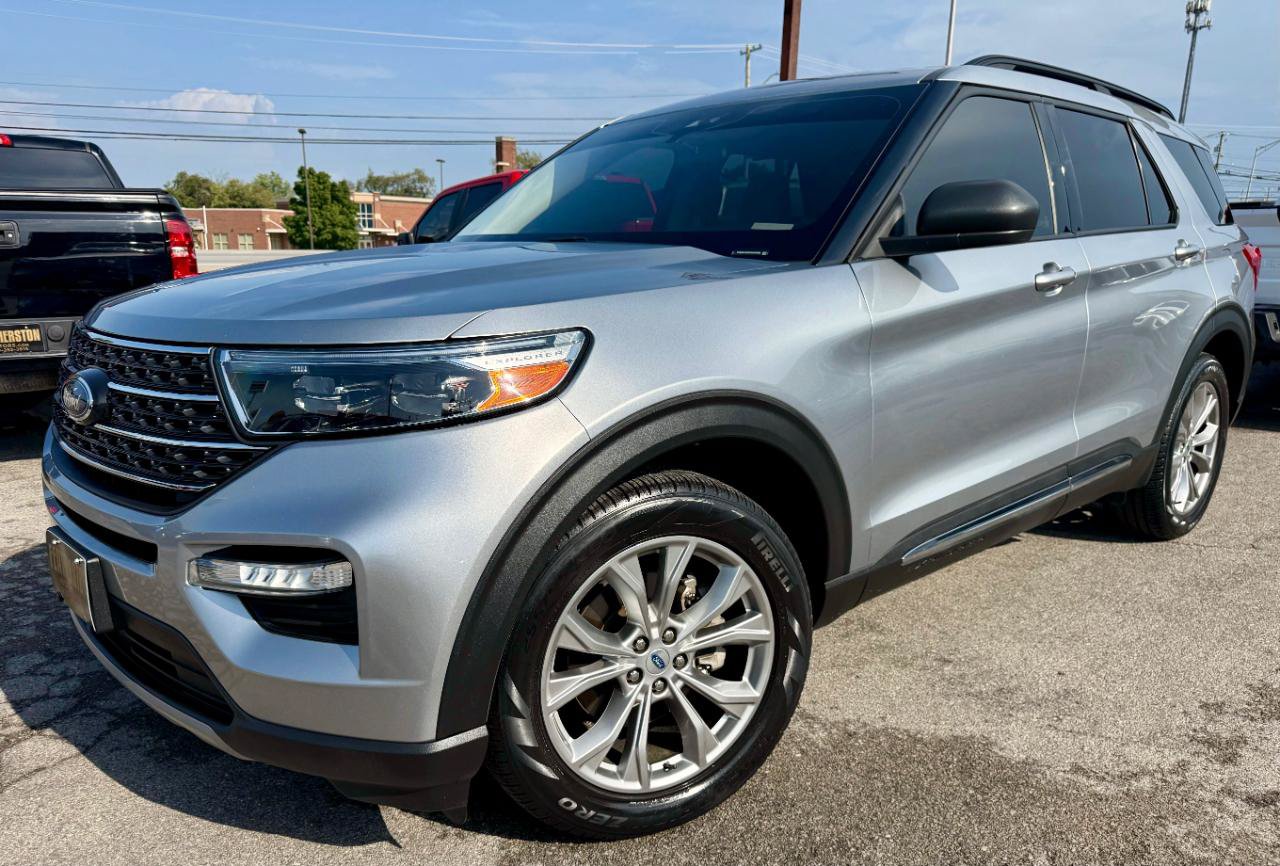 Used 2023 Ford Explorer XLT w/ Equipment Group 202A RWD image 2