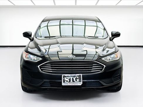 Used 2019 Ford Fusion SE FWD image 2