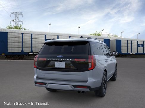 New 2026 Ford Expedition Platinum image 8