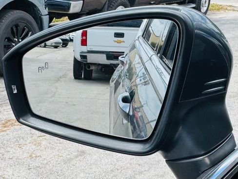 Used 2018 Volkswagen Tiguan SEL image 18