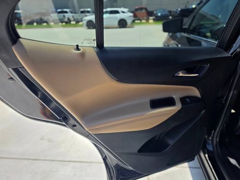 Used 2022 Chevrolet Equinox Premier FWD image 12