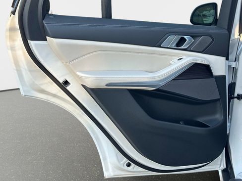 New 2026 BMW X5 sDrive40i image 11