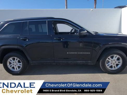 Used 2023 Jeep Grand Cherokee Laredo AWD/4WD image 9