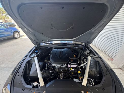 Used 2025 Genesis G70 2.5T image 32