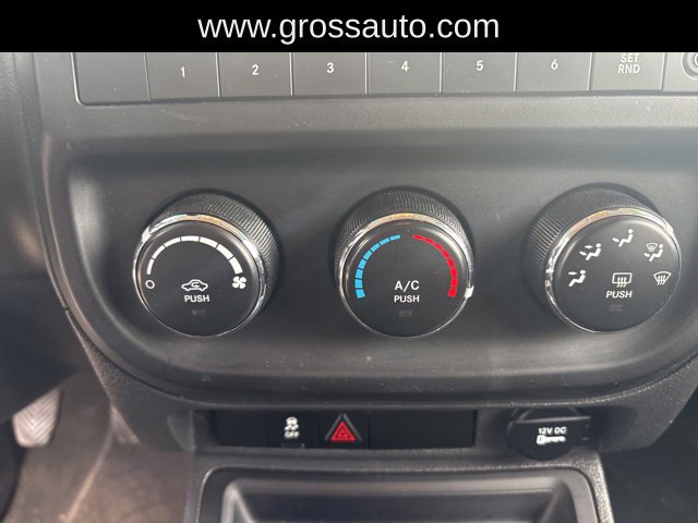 Used 2015 Jeep Patriot Sport w/ Tire & Wheel Group AWD/4WD image 18