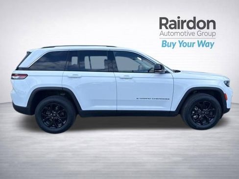 Used 2023 Jeep Grand Cherokee Limited image 9