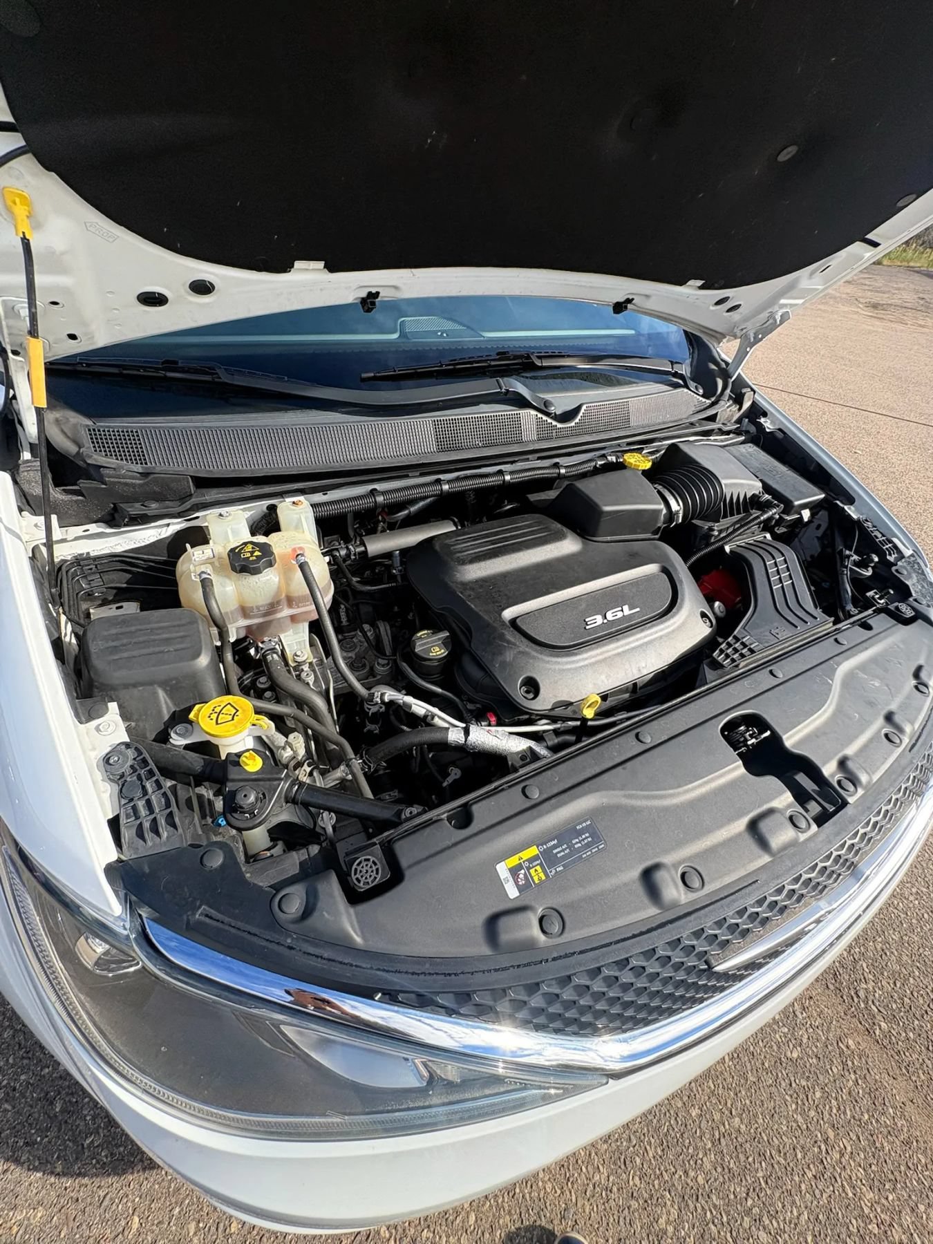 Used 2018 Chrysler Pacifica Touring-L FWD image 44