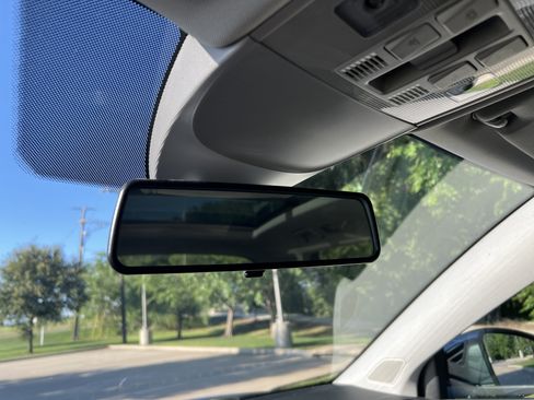 Certified 2022 Volkswagen Taos SE w/ Panoramic Sunroof Package FWD image 23
