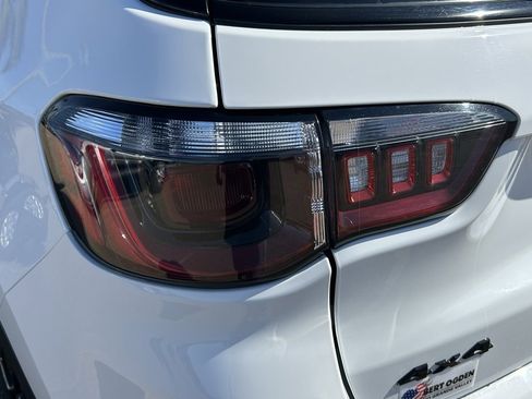 Used 2024 Jeep Compass Latitude w/ Convenience Group image 8