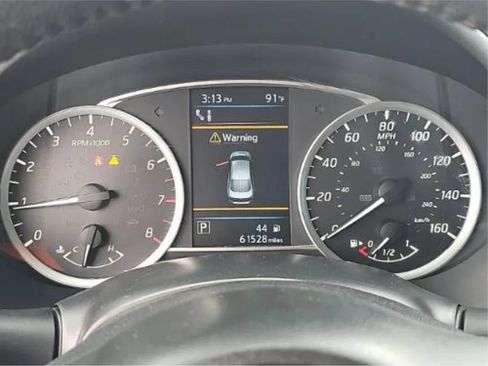 Used 2019 Nissan Sentra SV w/ Special Edition Package FWD image 11