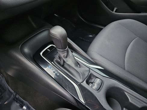 Used 2021 Toyota Corolla LE image 20