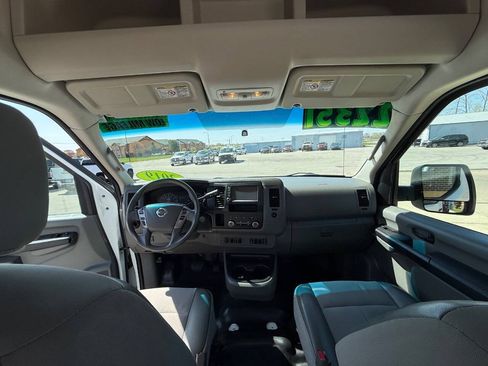 Used 2019 Nissan NV 2500 SV RWD image 11
