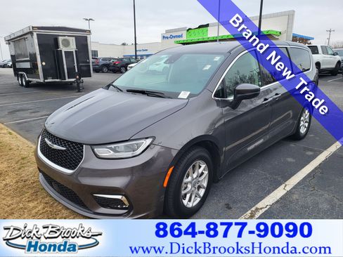 Used 2023 Chrysler Pacifica Touring-L image 1