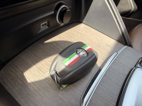 Used 2022 Alfa Romeo Stelvio Ti AWD/4WD image 39