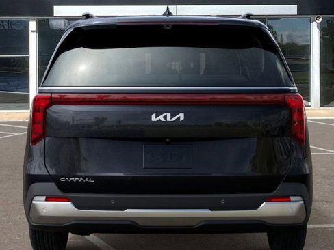 New 2026 Kia Carnival SX image 13