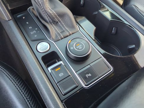Certified 2022 Volkswagen Atlas Cross Sport SE AWD/4WD image 30