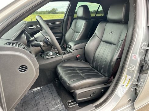 Used 2023 Chrysler 300 S image 11
