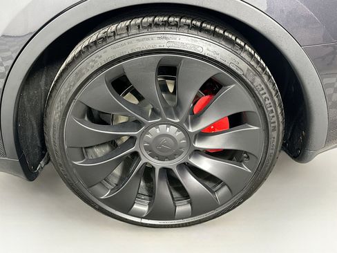Used 2024 Tesla Model Y Performance image 11