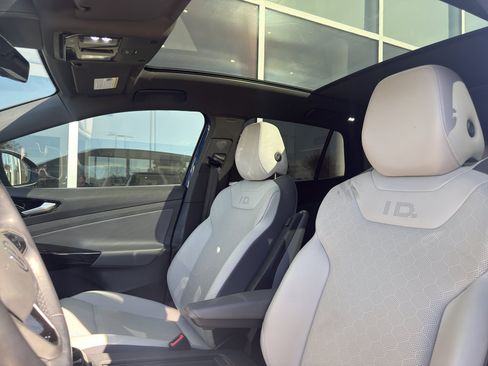 Used 2021 Volkswagen ID.4 Pro S w/ ID.4 Protection Package image 8