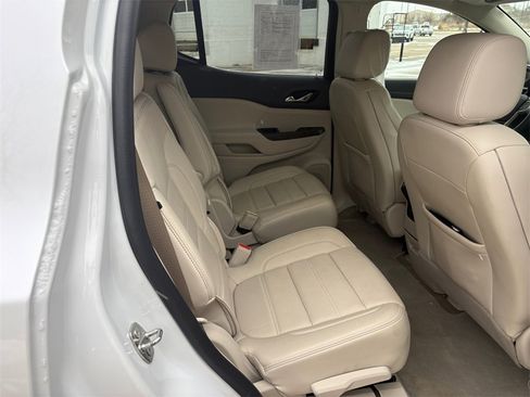 Used 2022 GMC Acadia Denali w/ Denali Ultimate Package image 17