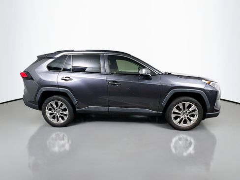 Used 2019 Toyota RAV4 Limited image 3