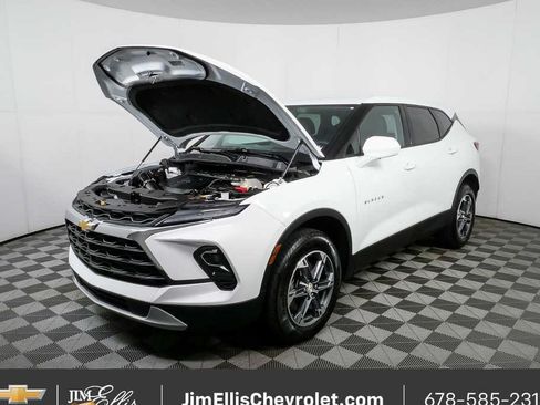 Certified 2025 Chevrolet Blazer LT FWD image 30