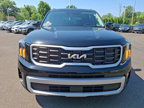 Used 2024 Kia Telluride S image 2