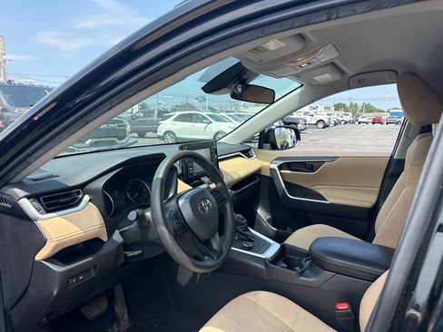 Used 2021 Toyota RAV4 LE AWD/4WD image 7