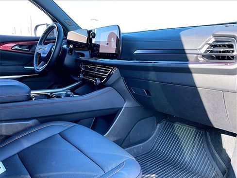 Used 2024 Chevrolet Traverse Z71 w/ Enhanced Driving Package image 13